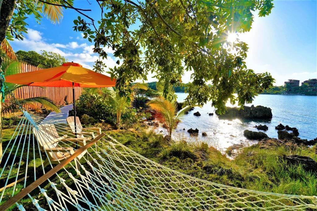 The Dock Resort Over Water Retreat West End Esterno foto