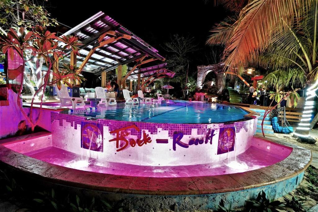 The Dock Resort Over Water Retreat West End Esterno foto