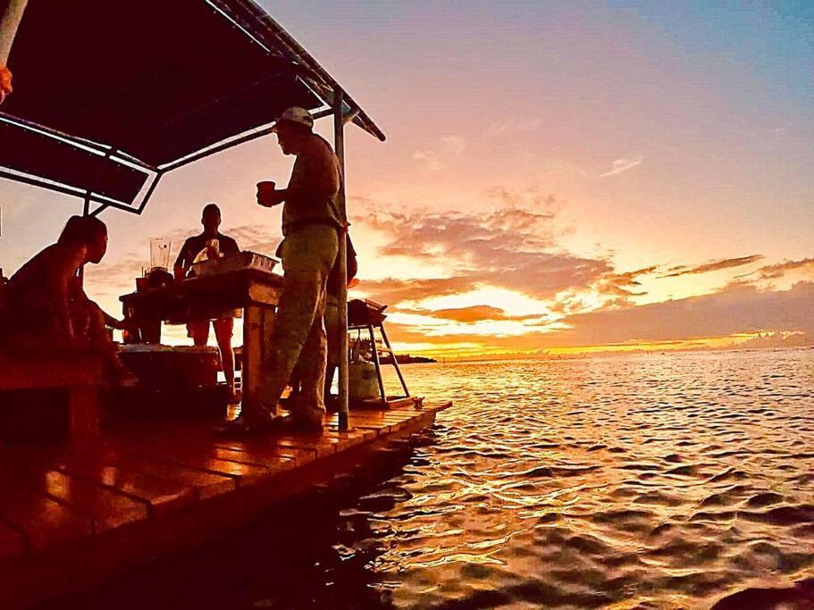 The Dock Resort Over Water Retreat West End Esterno foto