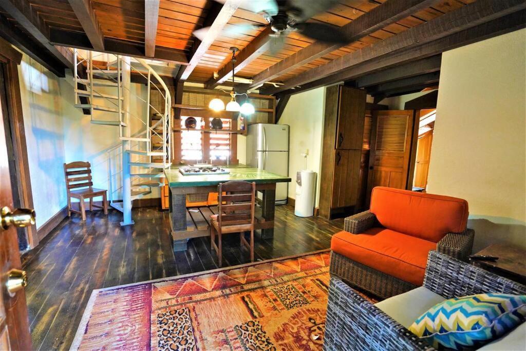 The Dock Resort Over Water Retreat West End Esterno foto