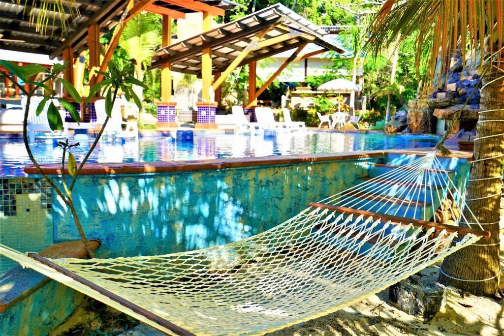 The Dock Resort Over Water Retreat West End Esterno foto